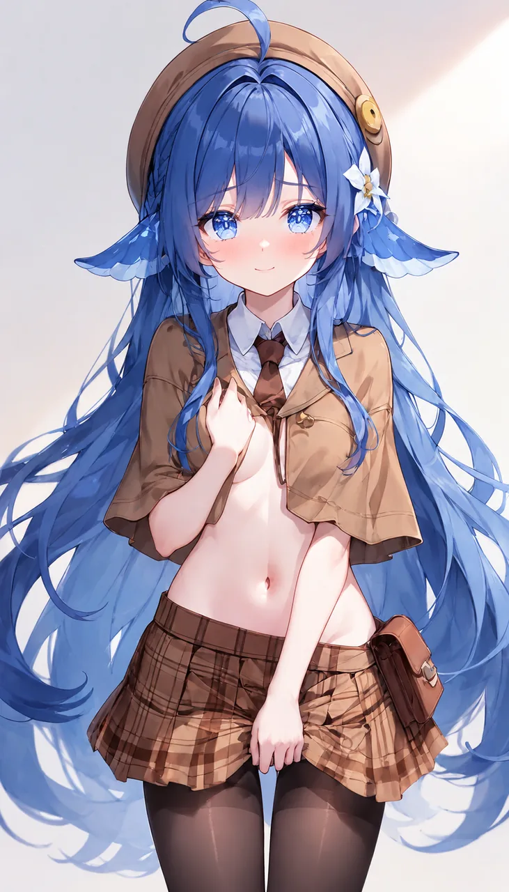 青い髪の AI 少女が、小さな白い花を挿した茶色のベレー帽をかぶり、耳元には青い魚のひれ状の飾りをつけている。茶色のショートジャケットに白いシャツと茶色のネクタイ、チェック柄のスカートと黒のタイツを合わせ、片手でジャケットの前を引き寄せ、もう片方の手でスカートの裾を押さえながら、はにかんだ笑みを浮かべている。背景は淡いグラデーションで、人物の立ち絵として描かれている。