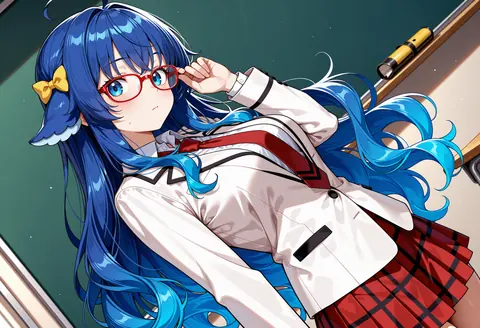 蓝发少女戴着红框眼镜，身穿白色水手风衣与红色格纹短裙，站在绿色黑板前，一手扶着眼镜看向镜头。画面为教室内景，姿态俏皮、神情略带害羞。
